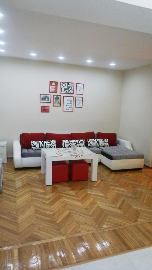 White Tiger In Center Of Tbilisi Apartment Exterior photo